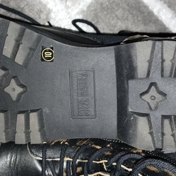 Stylish Black and Tan Women's Boots size 10. Steve Madden - Picture 5 of 8